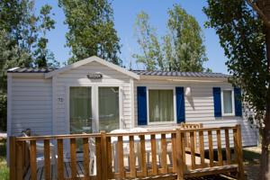 Hebergement Village Vacances Les Abricotiers by Popinns : Mobile Home Confort avec Terrasse (6 Adultes)