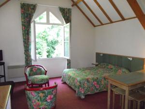 Hotel Citotel Avallon Vauban : Studio Triple - 1 Lit Double & 1 Lit Simple