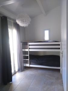 Chambres d'hotes/B&B Le Jasmin : Chambre Quadruple - Vue sur Jardin