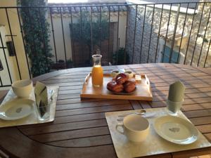 Chambres d'hotes/B&B La Cour du Rhone : Chambre Double avec Salle de Bains Privative