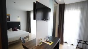 Hotel Logis Relais de Vincey : Chambre Double Deluxe avec Balcon