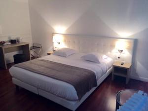 Hotel Le Saint Louis : Chambre Triple avec Douche