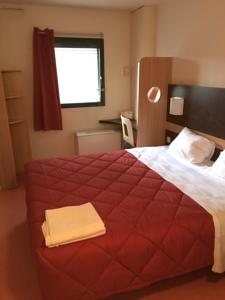 Hotel Premiere Classe Paris Ouest - Nanterre - La Defense : photos des chambres