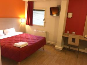 Hotel Premiere Classe Paris Ouest - Nanterre - La Defense : photos des chambres
