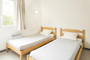 Hebergement Village Vacances Les Abricotiers by Popinns : Bungalow 2 Chambres avec Terrasse Couverte (6 Adultes)