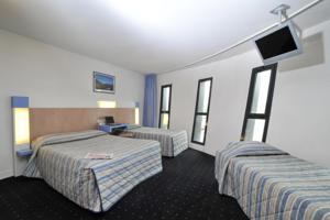 Hotel The Originals Millau Sud (ex P'tit-Dej Hotel) : Chambre Familiale (5 Personnes)