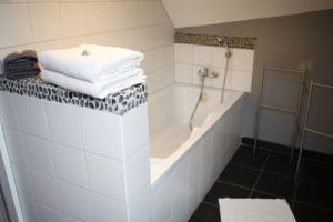 Chambres d'hotes/B&B Chambres d'Hotes Losten ar Gogues : photos des chambres