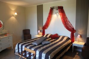 Hotel Restaurant Les Vieilles Tours : Chambre Familiale Confort