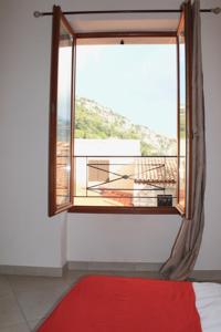 Appartement Charming flat in la Turbie village : Appartement - Vue sur Terrasse