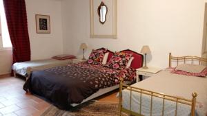 Chambres d'hotes/B&B B&B Au Mas de la Tournillone : Chambre Triple avec Douche