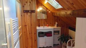 Chambres d'hotes/B&B Au Vieux Tilleul : Chambre Triple - Vue sur Jardin