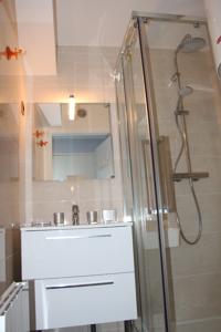 Appartement Magnifique vue Mer et Foret : photos des chambres