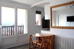 Appartement Magnifique vue Mer et Foret : photos des chambres