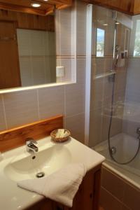 Hotel Restaurant & Spa Les Autanes : photos des chambres