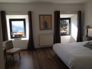 Chambres d'hotes/B&B La Batisse chambres d'hotes : Chambre Double Standard - Vue sur Lac