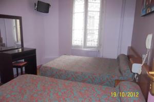 Hotel de la Terrasse : Chambre Triple (1 Lit Double et 1 Lit Simple)