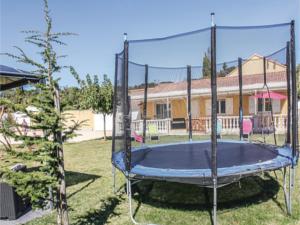Hebergement Four-Bedroom Holiday Home in Mountboucher sur Jabro : photos des chambres