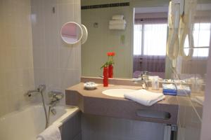 Hotel The Originals Rey du Mont Sion Saint-Julien-en-Genevois Sud (ex Inter-Hotel) : Chambre Lits Jumeaux Confort