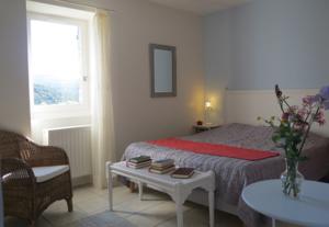 Chambres d'hotes/B&B Les Hauts d'Issensac : Chambre Familiale avec Baignoire