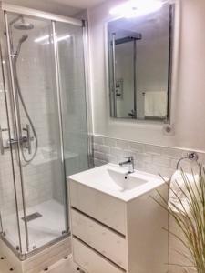 Hebergement Bordeaux Countryside Mountain Villa with big Pool : photos des chambres