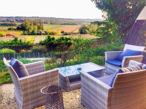 Hebergement Bordeaux Countryside Mountain Villa with big Pool : photos des chambres