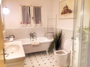 Hebergement Bordeaux Countryside Mountain Villa with big Pool : photos des chambres
