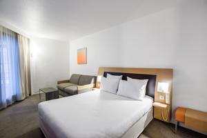 Hotel Novotel Paris Les Halles : Chambre Standard avec Lit Queen-Size et Canapé-Lit Simple 