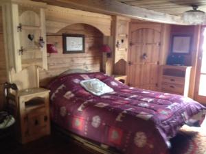 Hebergement Reine des Aravis - chalet isole : photos des chambres