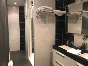 Hotel Les Orchidees Logis : Suite