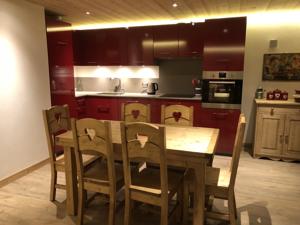Appartement Almet : Appartement avec Terrasse