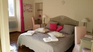 Chambres d'hotes/B&B Couvent de Nauviale : Chambre Familiale