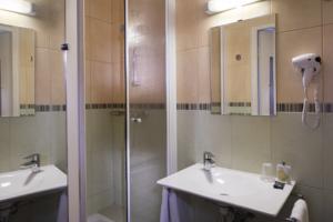A l'Hotel Des Roys : photos des chambres