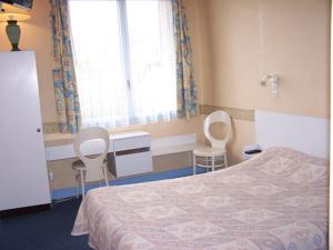 HOTEL DE LA POMME D'OR : Chambre Double avec Salle de Bains Privative