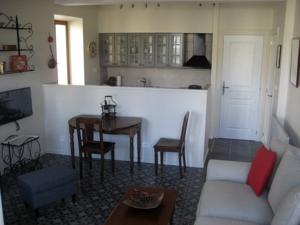 Appartement Gites de Gabrielle : Hébergement Régine