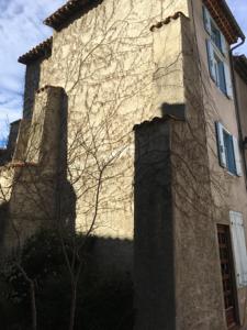 Hebergement Entre l'eglise et la place : photos des chambres
