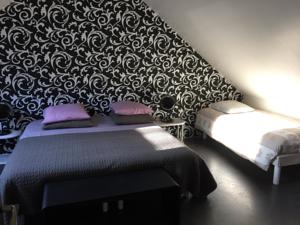 Chambres d'hotes/B&B Chambres d'hotes Les Cedres : Chambre Double Victoire 