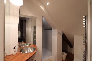 Chambres d'hotes/B&B Le Doyenne - Chambres d'Hotes : Chambre Double – Vue sur Ville