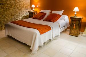 Chambres d'hotes/B&B La Jourdane : Chambre Double Deluxe (2 Adultes + 1 Enfant)
