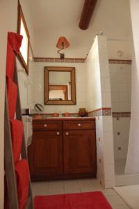 Chambres d'hotes/B&B ENTRE AVIGNON et PONT DU GARD : photos des chambres