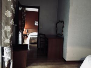 Hotel Auberge Du Roselet : Chambre Quadruple - Vue sur Montagnes