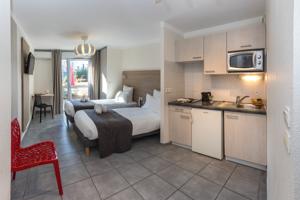 Hotel The Originals Gap Sud Le Cap (ex Inter-Hotel) : Studio Lits Jumeaux - Vue sur Jardin