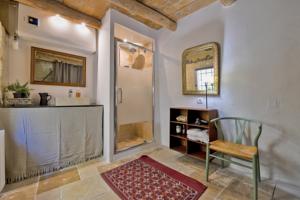Hebergement Uzes Townhouse with Loggia & Views : photos des chambres