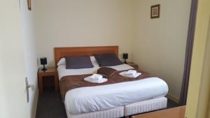 Hotel Les 3 Pigeons : Chambre Familiale avec Baignoire