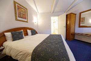 Hotel The Originals Montbeliard Sud Charme Hotel et Spa (ex Inter-Hotel) : Chambre Double Standard