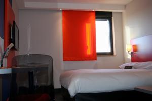 Hotel ibis Styles Romans-Valence Gare TGV : Chambre Triple (Petit-déjeuner inclus)