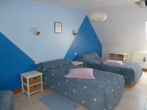 Chambres d'hotes/B&B Les Pres-Sales : Chambre Lits Jumeaux