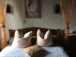 Chambres d'hotes/B&B Domaine Jeanne d'Arc : Chambre Triple - Vue sur Jardin