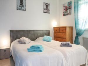 Hebergement Four-Bedroom Holiday Home in Mountboucher sur Jabro : photos des chambres
