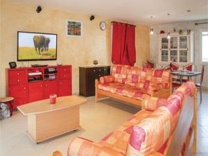 Hebergement Four-Bedroom Holiday Home in Mountboucher sur Jabro : photos des chambres