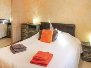 Hebergement Four-Bedroom Holiday Home in Mountboucher sur Jabro : photos des chambres
